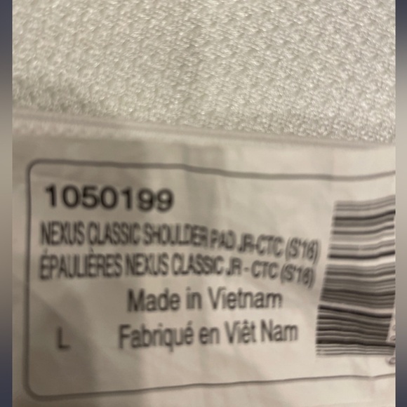 Bauer Hockey Shoulder Pads- Junior Large - Picture 8 of 10